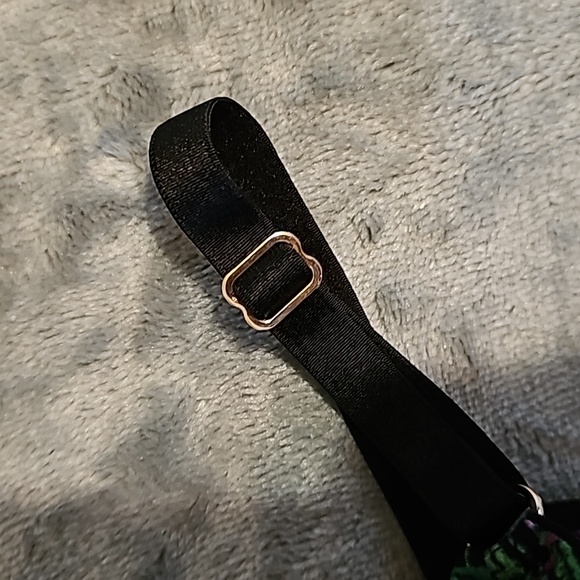 NWT Victoria's Secret flower print v-string thong - Picture 2 of 5